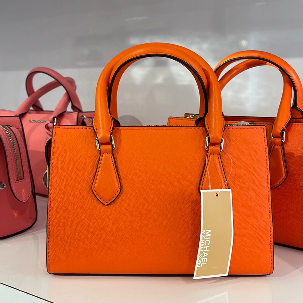 MICHAEL KORS SHEILA SMALL CENTER ZIP SATCHEL/CROSSBODY POPPY COLOR
NWT - Picture 5 of 16